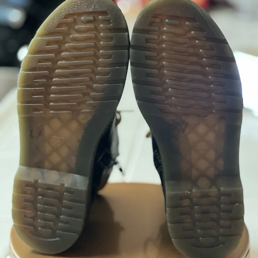 Dr. Martens Kids Black Leather Lace-Up Boots - Picture 4 of 11